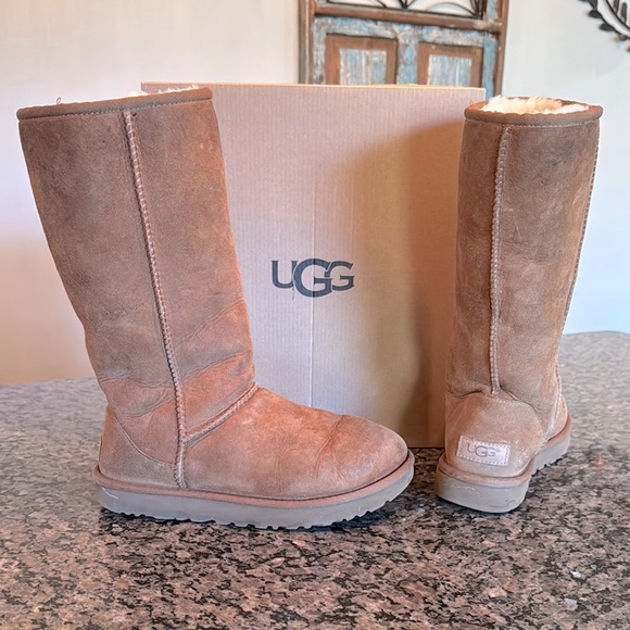 UGG Brown Shearling Boots GUC 7 - Picture 1 of 16